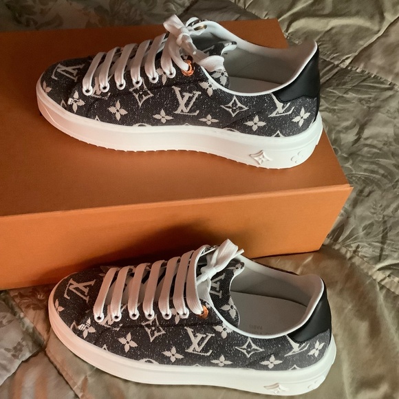 Louis Vuitton gray denim Time Out Sneakers - Picture 4 of 8